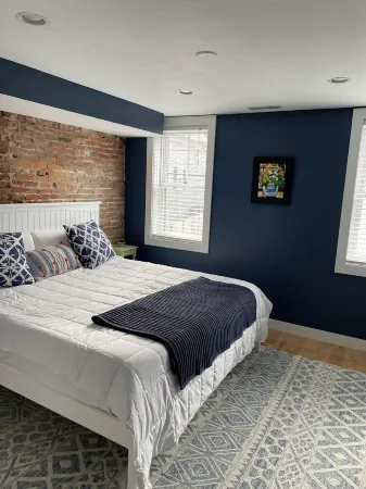 Entire condo center of downtown Newburyport Отели рядом с достопримечательностью «Beach Access Point»