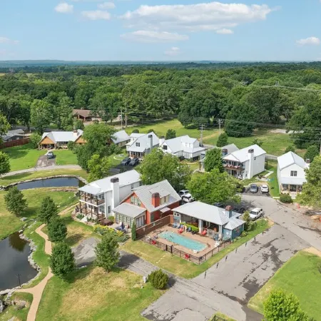 Community Pool, Fishing Ponds, Hot Tub, Large Family Room-Single Story