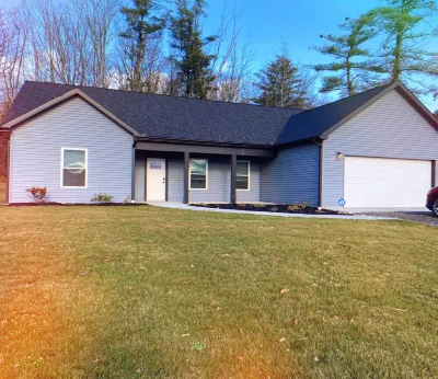 Minutes to Cornell, IC, Airport, Hiking, Wineries, Peaceful Views! Hotel in zona Time Square