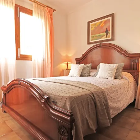 Quiet residential area, beach 300m, pool, rustic kitchen, ideal for families