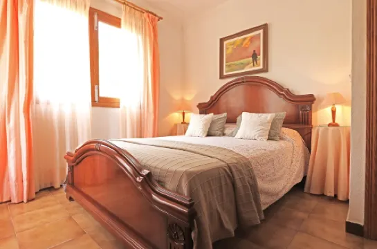 Quiet residential area, beach 300m, pool, rustic kitchen, ideal for families