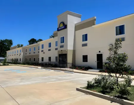 Days Inn by Wyndham Zachary La Отели рядом с достопримечательностью «Парк Бейкер»