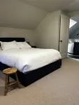 Charming 2-Bedroom Back Cove Retreat
