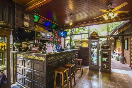 Irawadee Resort Отели рядом с достопримечательностью «Wat Don Kaeo»