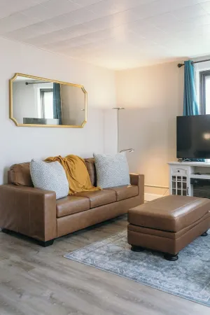 Charming 1-bedroom house in delightful Winona with WiFi, AC and PRIVATE PATIO