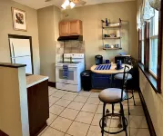 Cozy 1-bedroom apartment in historic Dubuque with AC, WiFi