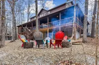 LOCATION!! Rustic/Modern Retreat~Huge Trees~Covered Deck~Hot Tub~Fire Pit~Arcade