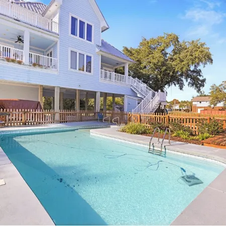 Elegant Escape: Pool-Gourmet-Kitchen-Elevator