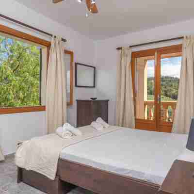PILI - Wonderful villa with private pool amidst the fields. Free WiFi Rooms