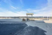 Steps to Beach with Linens + Towels including AC