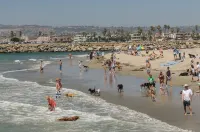 OB Cottage Hideaway Private Patio & Steps to the Sand