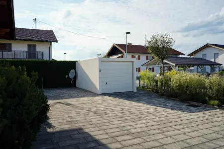 Oasis of peace with garden & mountain views near Salzburg