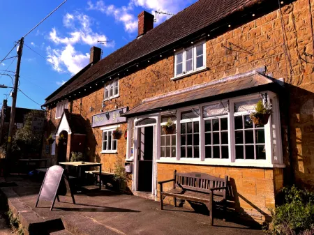 The Duke of York Отели рядом с достопримечательностью «Merriott Gospel Hall»