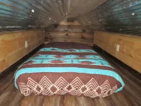 Tiny Home at Kentucky Lake's Lynnhurst Family Resort Hoteles en Condado de Calloway