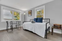 Views! Cozy, Private 3Br Condo with Lake Access! فنادق في Harrison