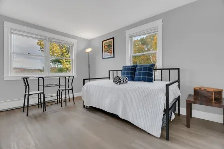 Views! Cozy, Private 3Br Condo with Lake Access!