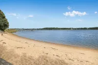 Steps to Private Beach, Golf Course, AC, Tandem Kayak for Guests