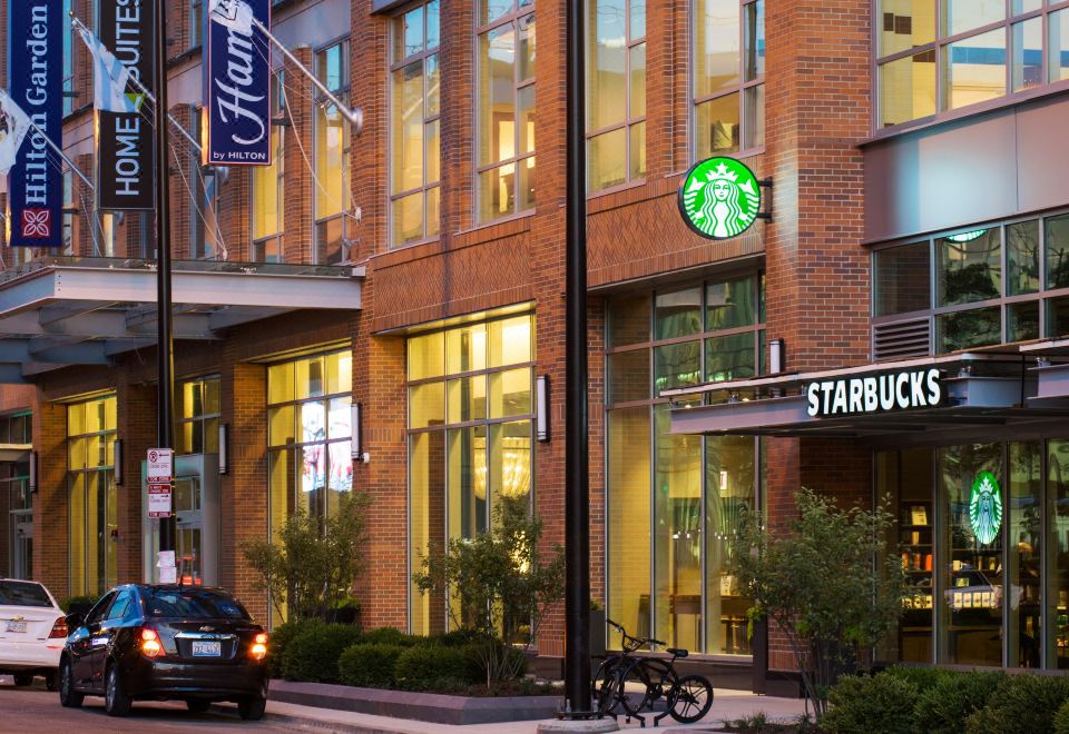 5. 햄프턴 인 시카..