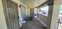 Chic 2BR Oasis: Prime Locale!