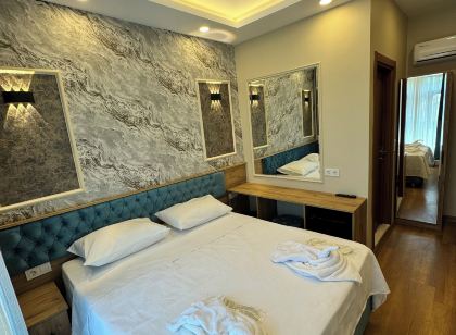 Riverside Hotel