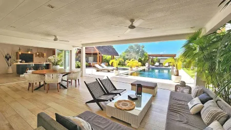 Clos du Littoral by Fine & Country Отели в г. Фон дю Сак