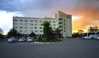 烏魯日魯丁萊爾酒店 - 停車場