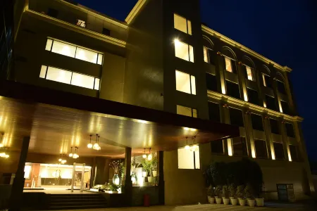 Lemon Tree Hotel Siliguri Отели в г. Силигри