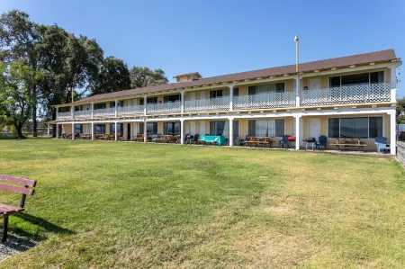 Skylark Shores Resort Отели в г. Аппер Лейк