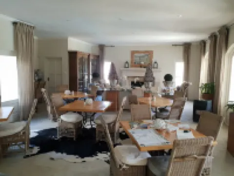 Maison d'Ail Guest House โรงแรมในฟรานสชอค