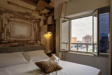 Napolitano Rooms (Central Station)