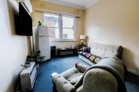 William Farrer Hotel Hotels in Glenfield Park
