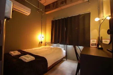 Red Submarine - Hostel