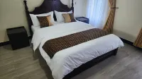 Peak Hotel - parking
