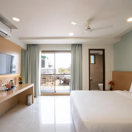 Hotel Orchid Suites Kokapet, Business Hotel Отели рядом с достопримечательностью «Оушен Парк»