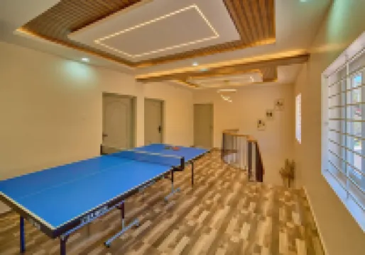 Vihani's Western Clouds by VOYE HOMES