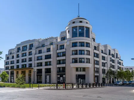 Zenitude Hôtel-Résidences Chessy Отели рядом с достопримечательностью «Диснейленд Париж»