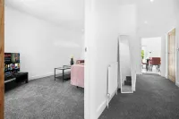 Family/Contractors 3 Bed House/Parking/Sleeps 7 Hotels in Wednesbury