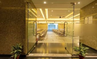 Patel Comforts Inn & Suites