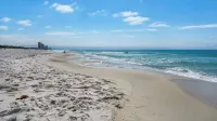 6 Minutes to the Gulf, Cute & Coastal Cottage: Sleeps 6 Hotel a Laguna Beach