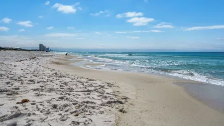 6 Minutes to the Gulf, Cute & Coastal Cottage: Sleeps 6