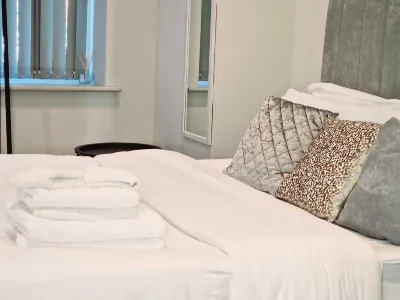 Stylish Apartment 1 Bed Sleeps 2 Parking Hotels in 