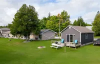 Lions Head Beach Motel & Cottages - Waterfront