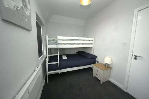 Telford - Apartment - Sleeps 5 - Flat 4 - Condos