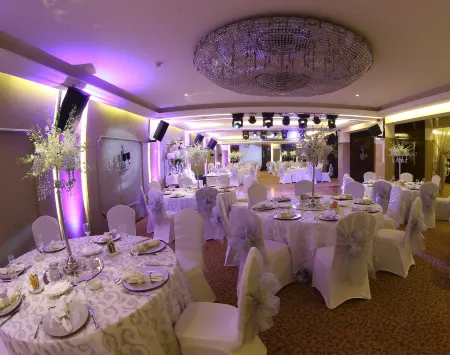 Lancaster Suites Raouche Отели рядом с достопримечательностью «Pigeon Rocks»