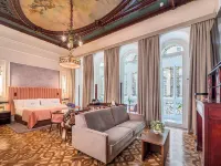 Palacio Gran Vía, a Royal Hideaway Hotel Hotels near La Madraza