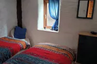 Inviting 2-Bed Cottage in Newcastle Emlyn Hotels in Manordeifi