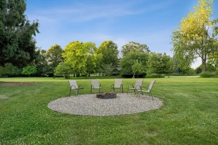 Motel Somerset Отели рядом с достопримечательностью «Мичиган Интернешнел Спидуэй»