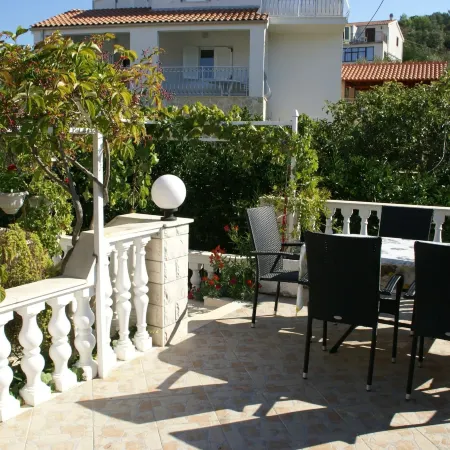Apartment in Vinisce 100m from the Sea