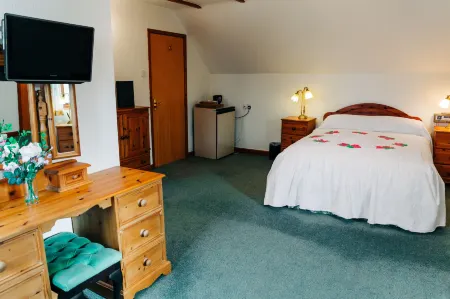 The Farmhouse Lochmeyler Отели в г. Лланхиан