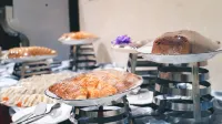 プラチナム セブンティ サービスド アパートメンツ - 朝食